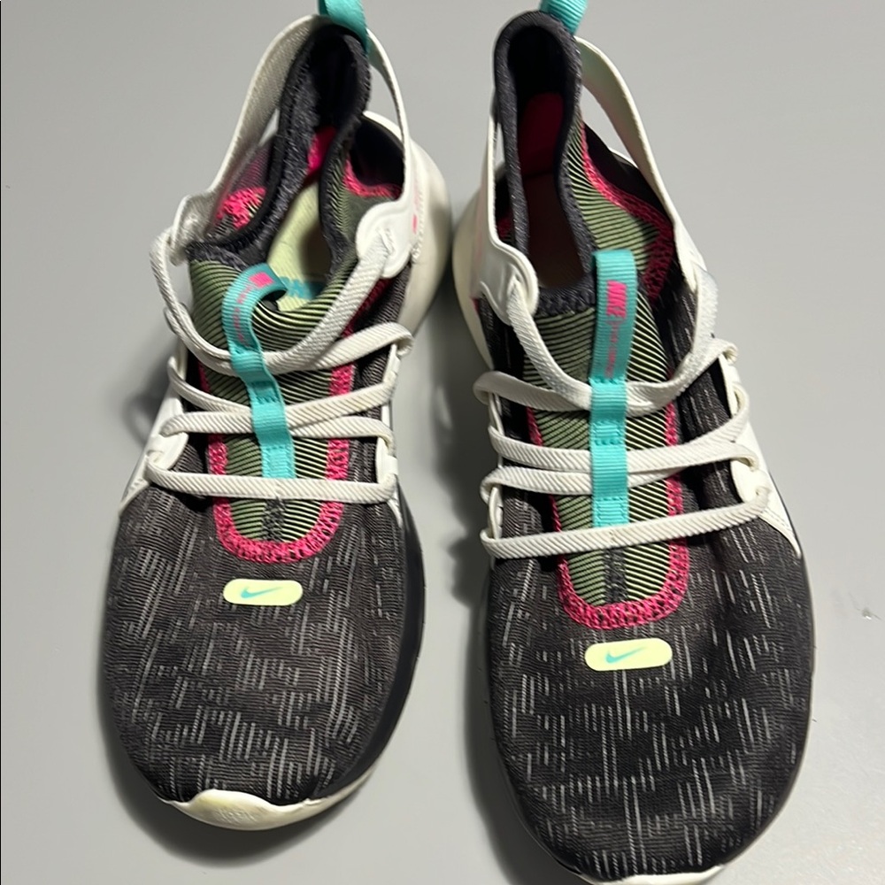 Nike Women's Black and White Athletic Shoes